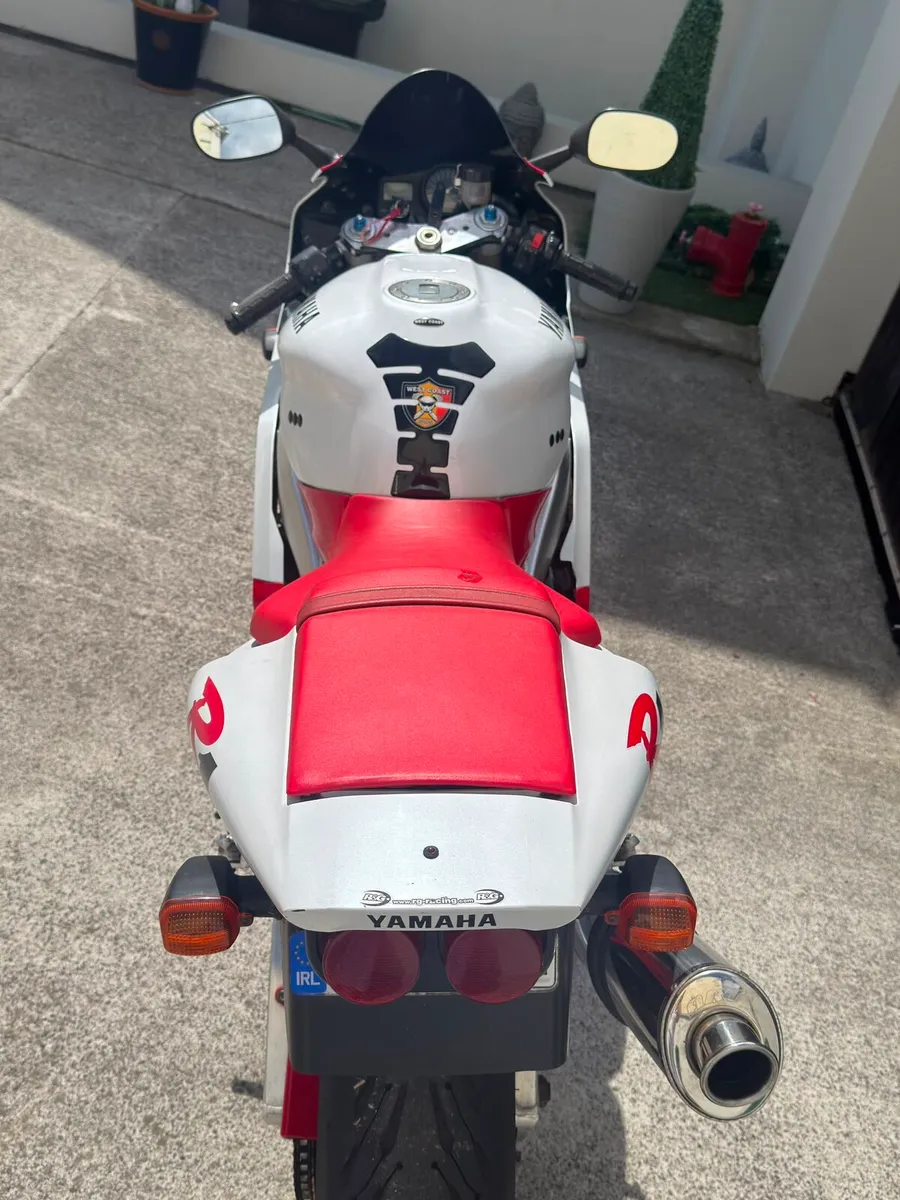 Yamaha R1 - Image 2