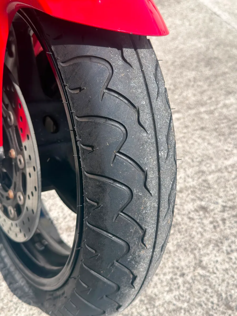 Yamaha R1 - Image 4
