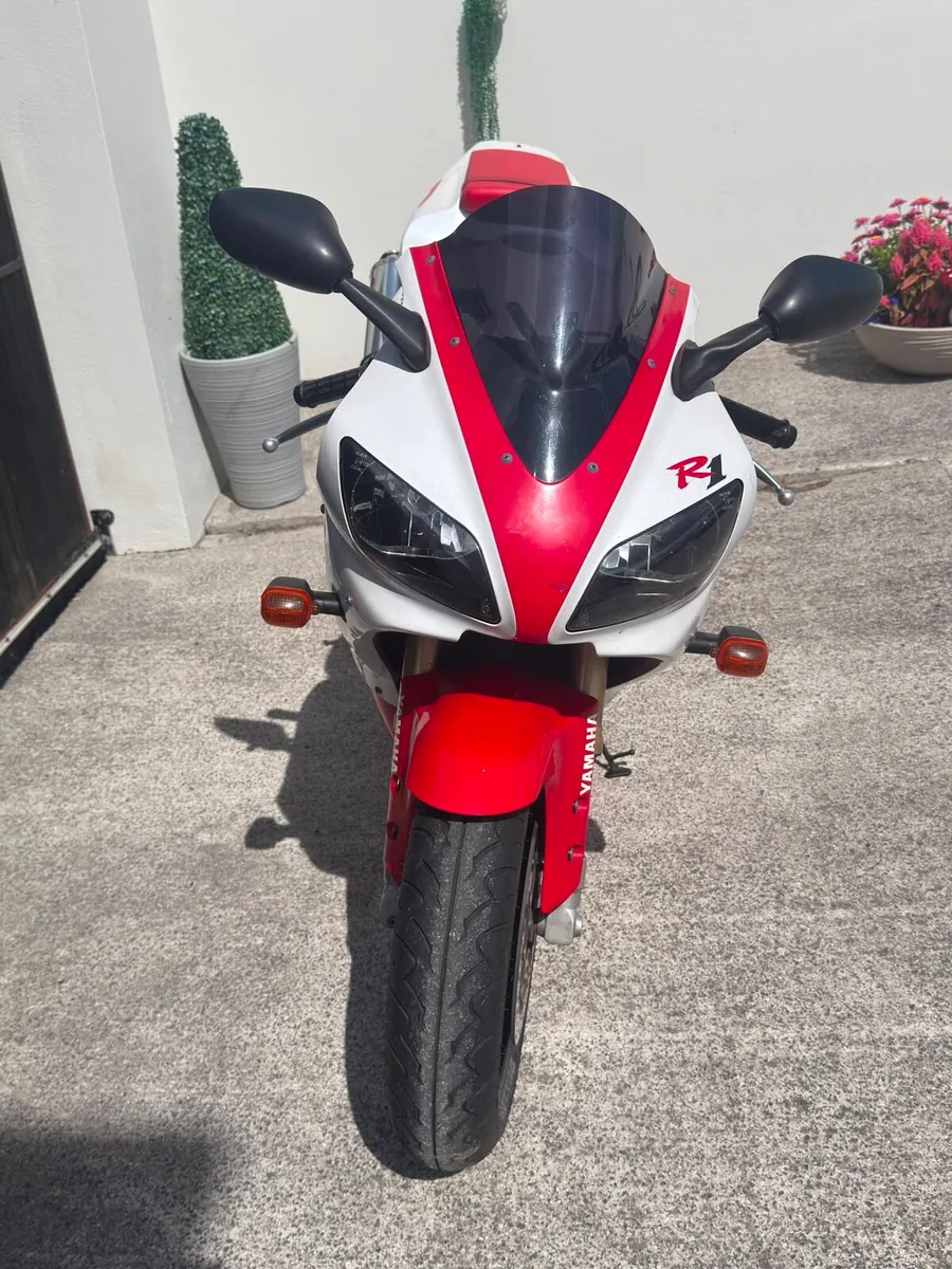 Yamaha R1 - Image 3