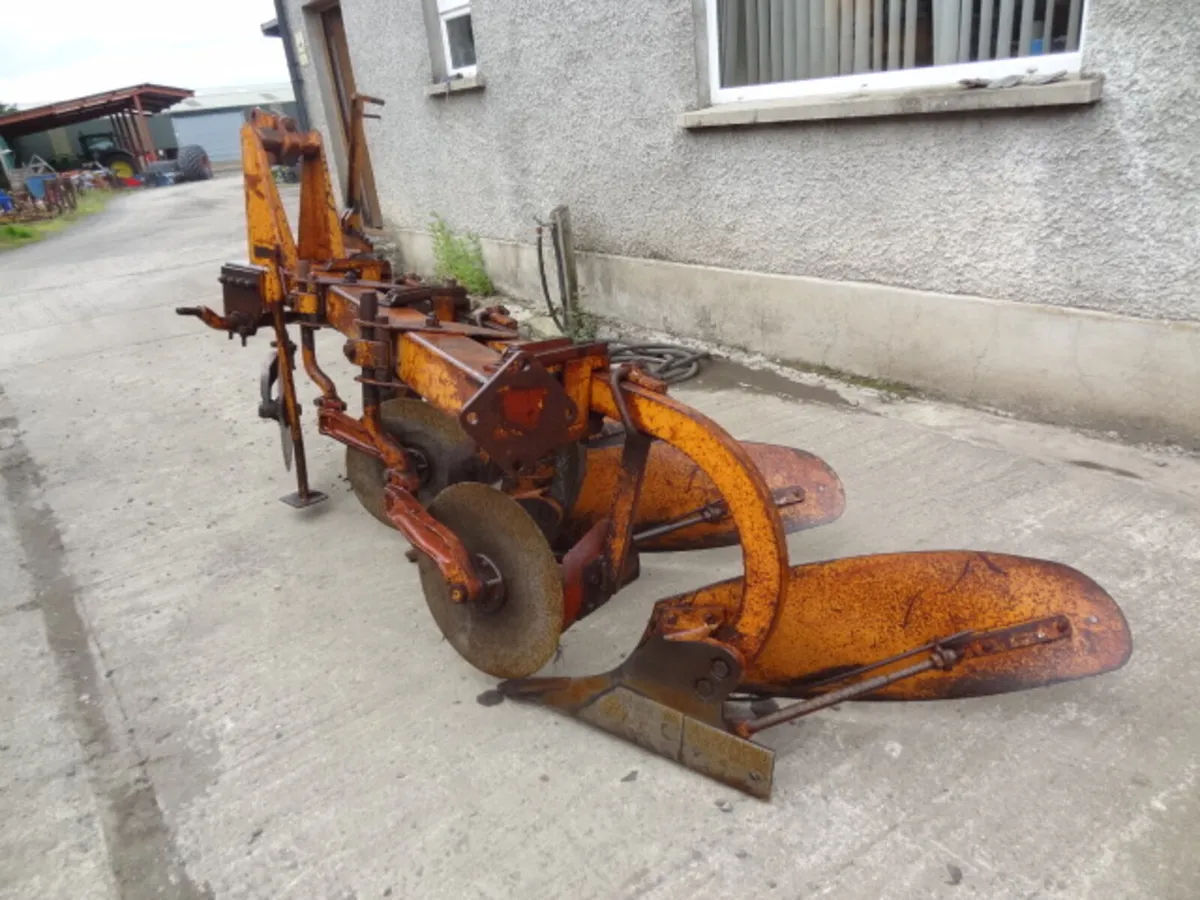 Overum 3 Furrow Conventional Plough - Image 3