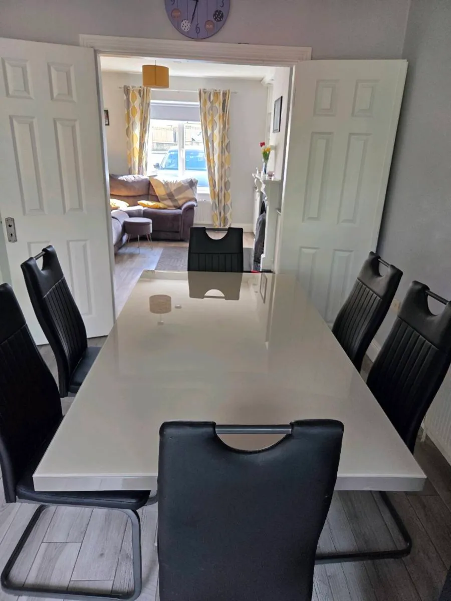 Glass Kitchen table and 6 chairs - Image 1