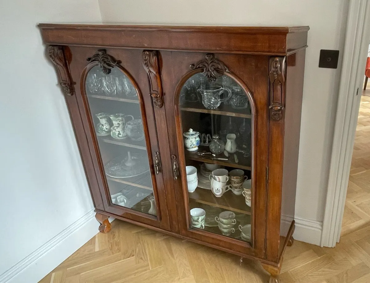 China Cabinet - Image 1