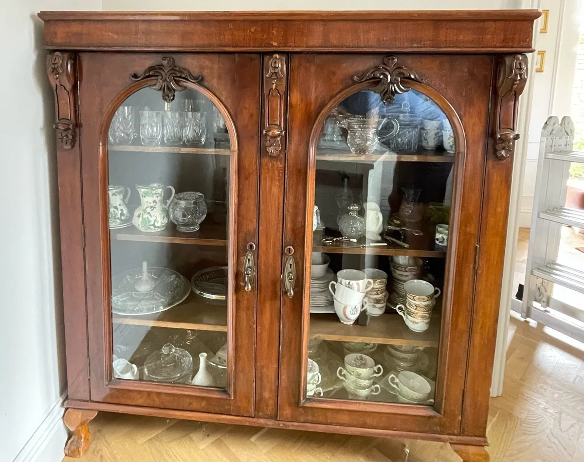China Cabinet - Image 2