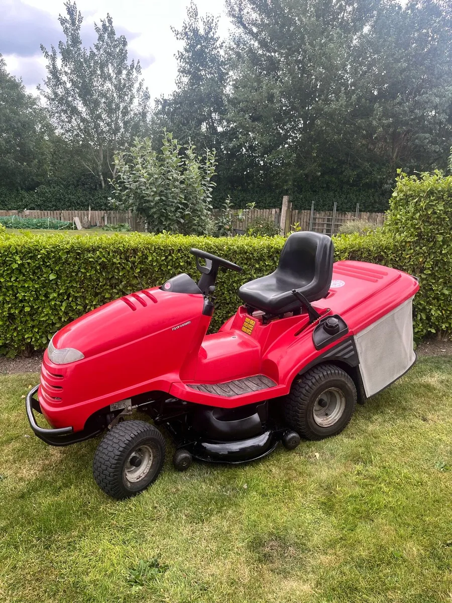 Honda 2417 ride on lawnmower - Image 1