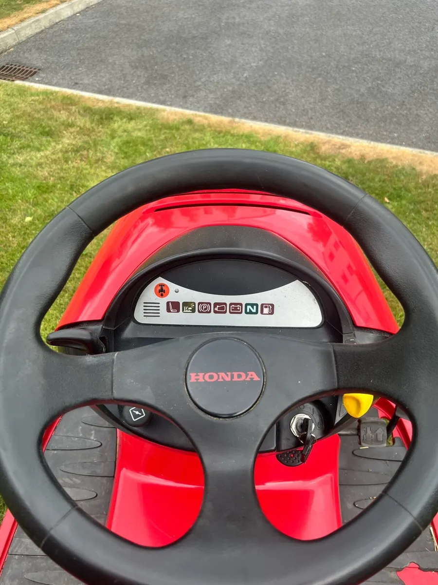 Honda 2417 ride on lawnmower - Image 3