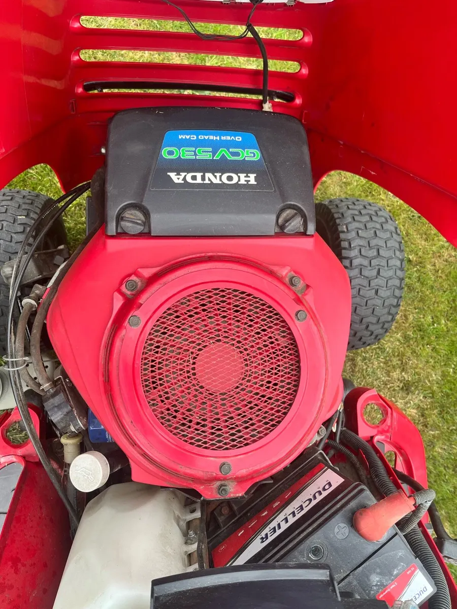 Honda 2417 ride on lawnmower - Image 4