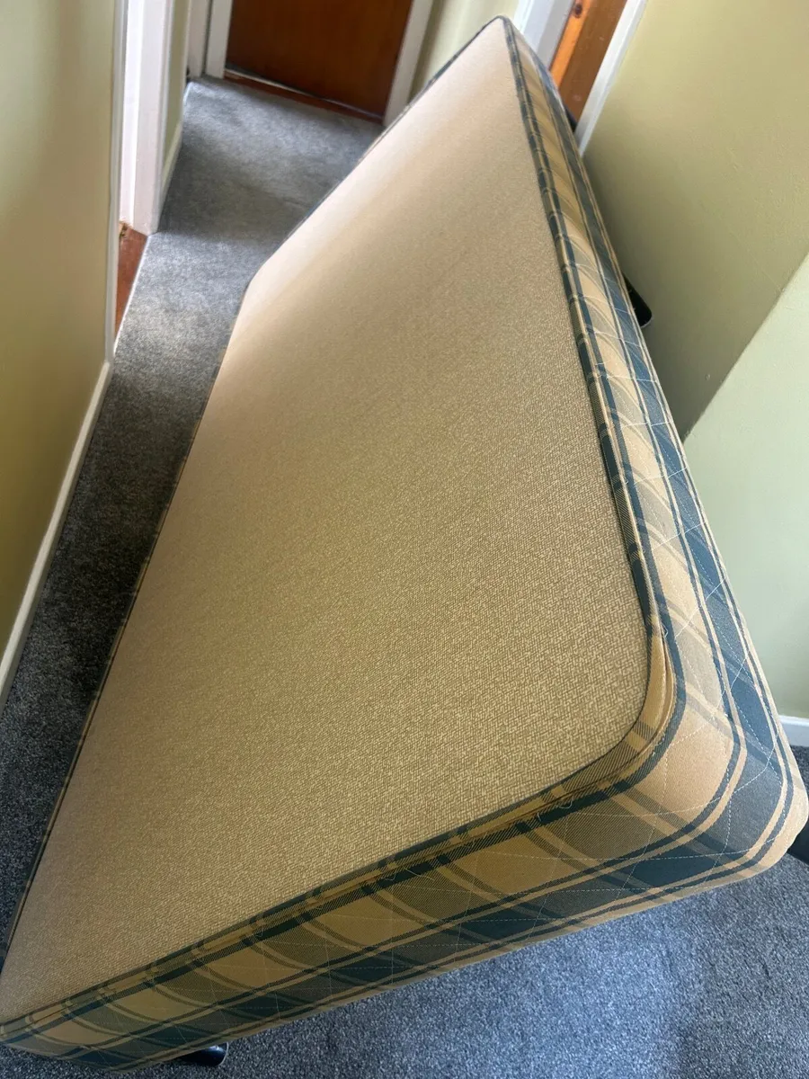 Couch and a bed base - Image 4