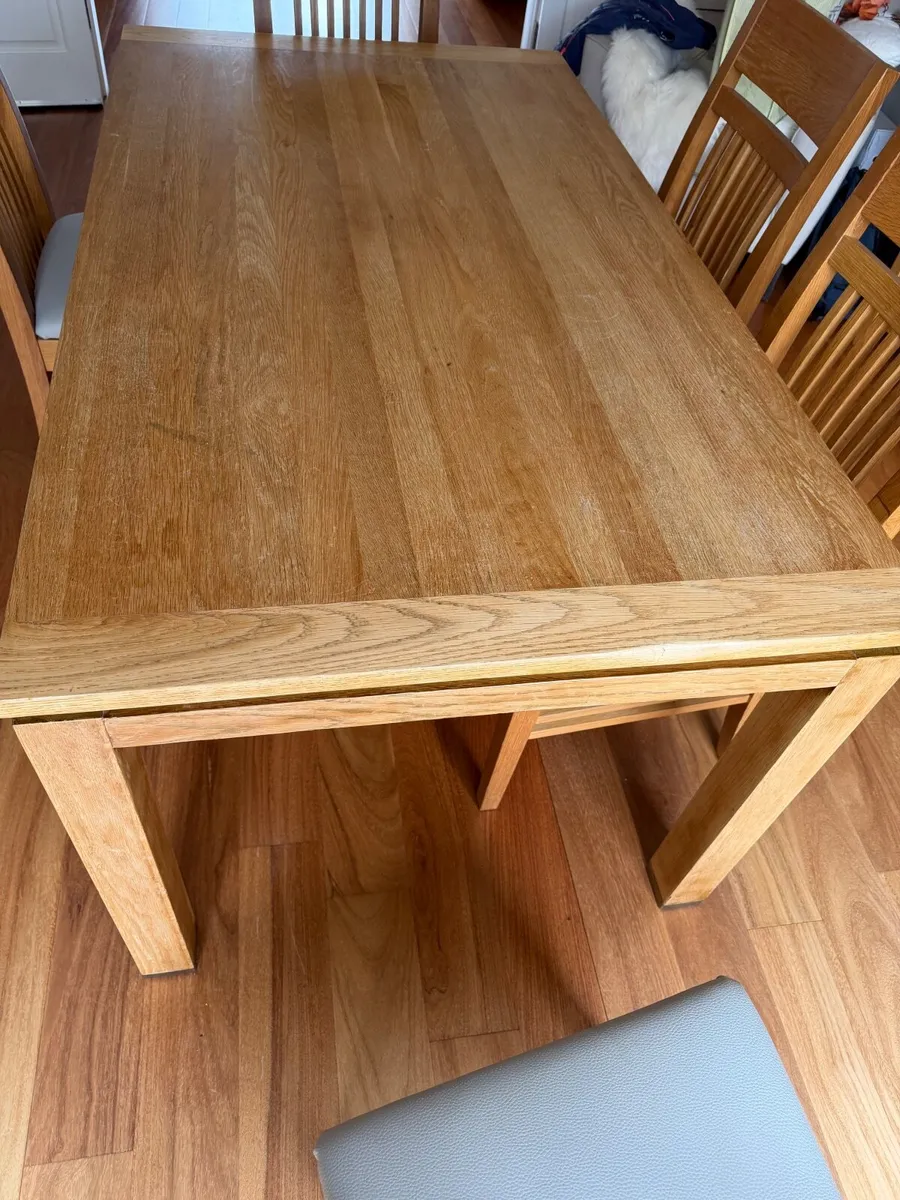 Table and chairs - Image 4