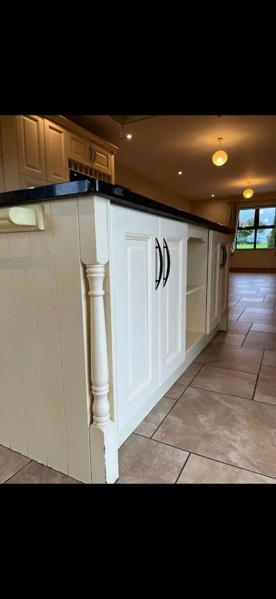 Stanley cooker, Granite worktop island, canopy wit - Image 4