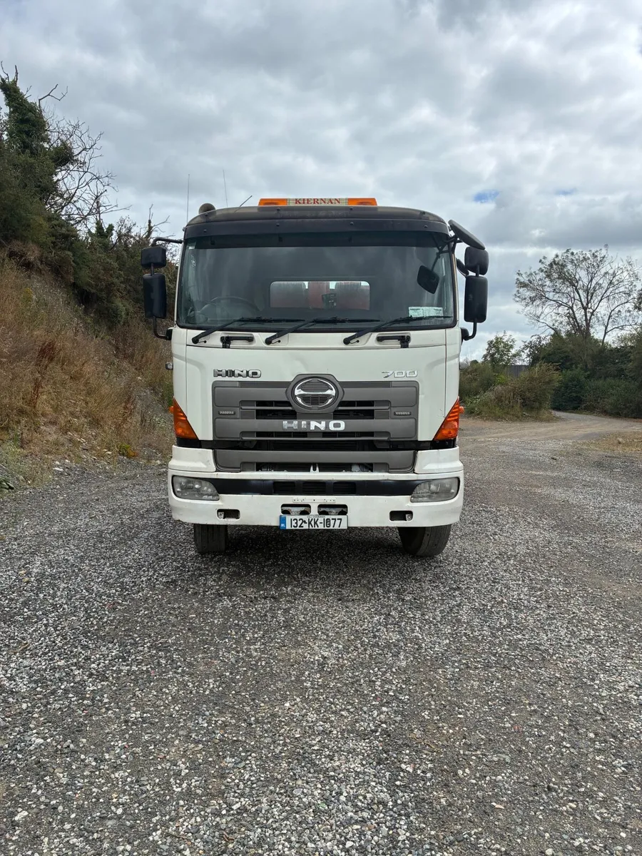 Hino  tipper 2013 - Image 1