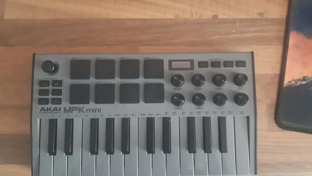 MPK MINI 3 MINT IN BOX COLLECTION ONLY
