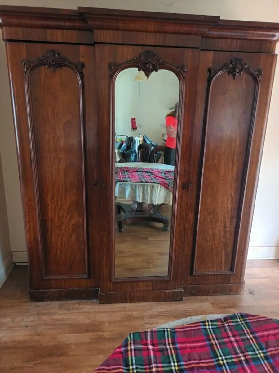 Antique wardrobe - Image 1