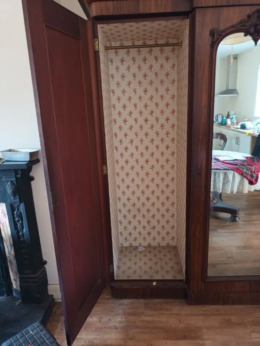 Antique wardrobe - Image 4