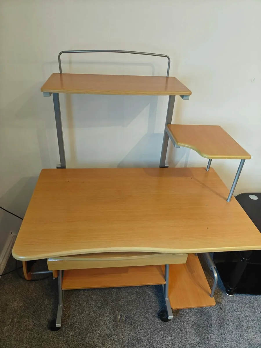 Computer desk
