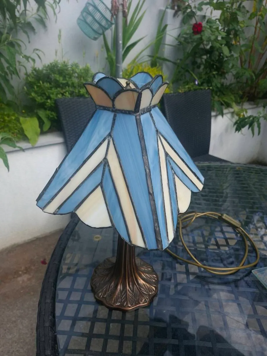 Beautiful Vintage Stained-glass Table Lamp - Image 3