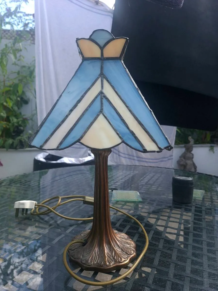 Beautiful Vintage Stained-glass Table Lamp - Image 4