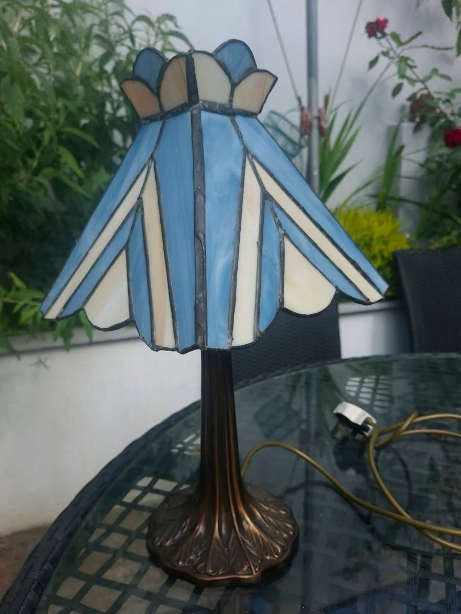 Beautiful Vintage Stained-glass Table Lamp - Image 2