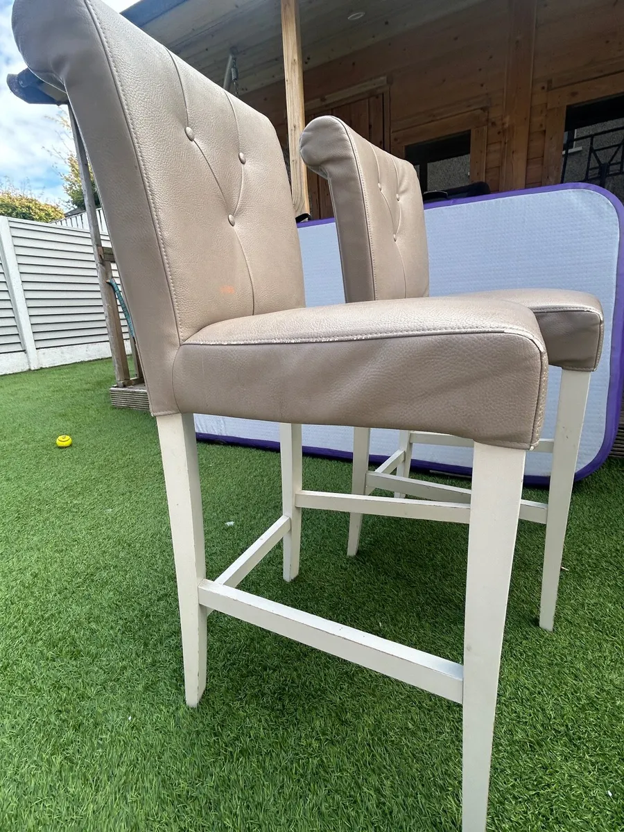 Two island chairs from ez living - Image 3