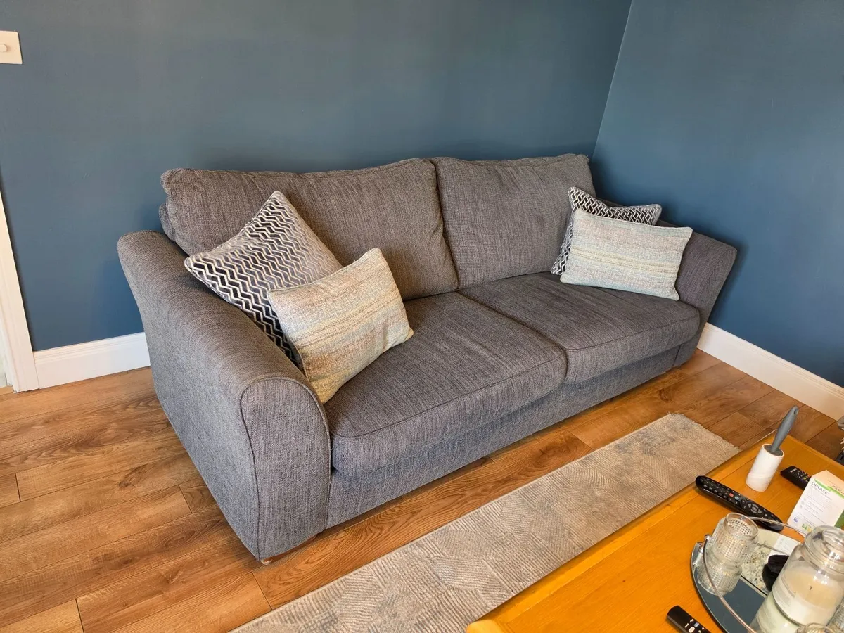 Couch - Image 2