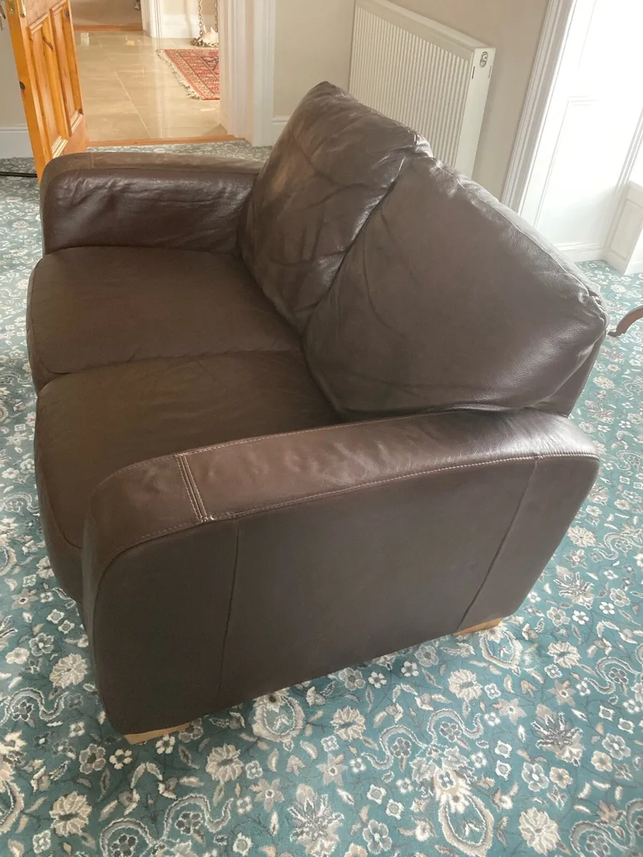 2 seater leather settee - Image 2