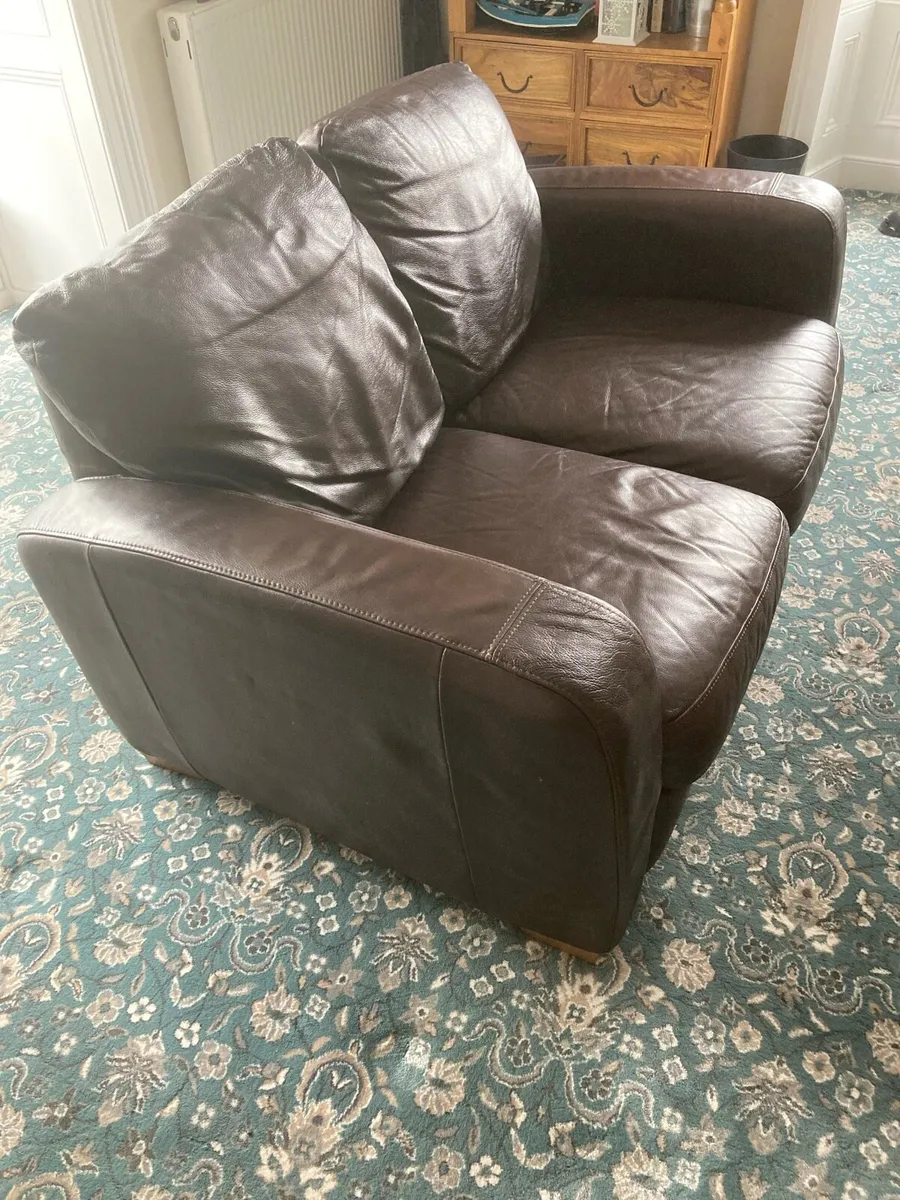 2 seater leather settee - Image 3