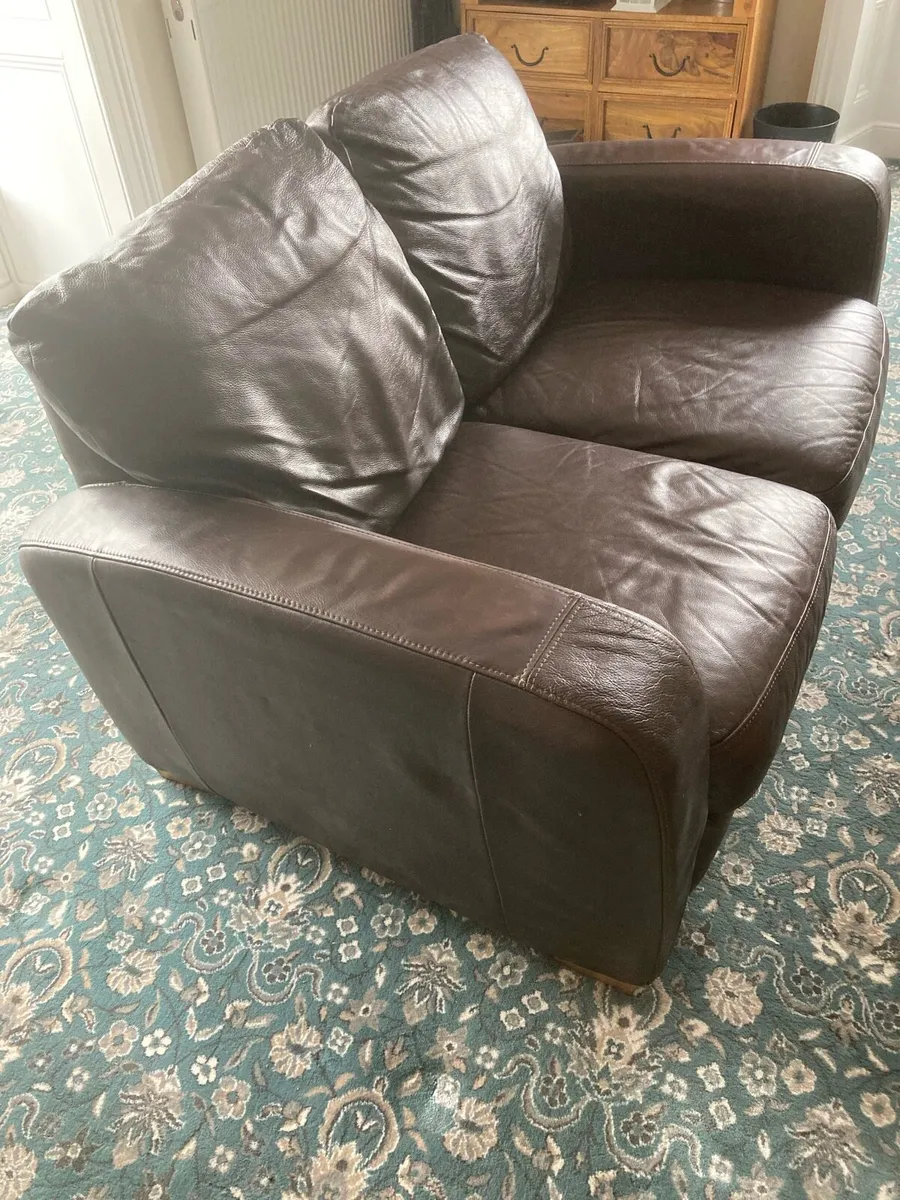 2 seater leather settee - Image 4