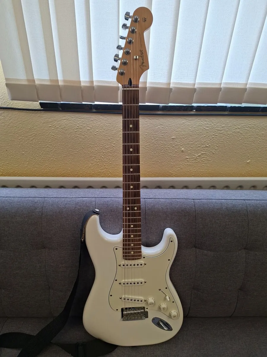 Fender player stratacaster - Image 2