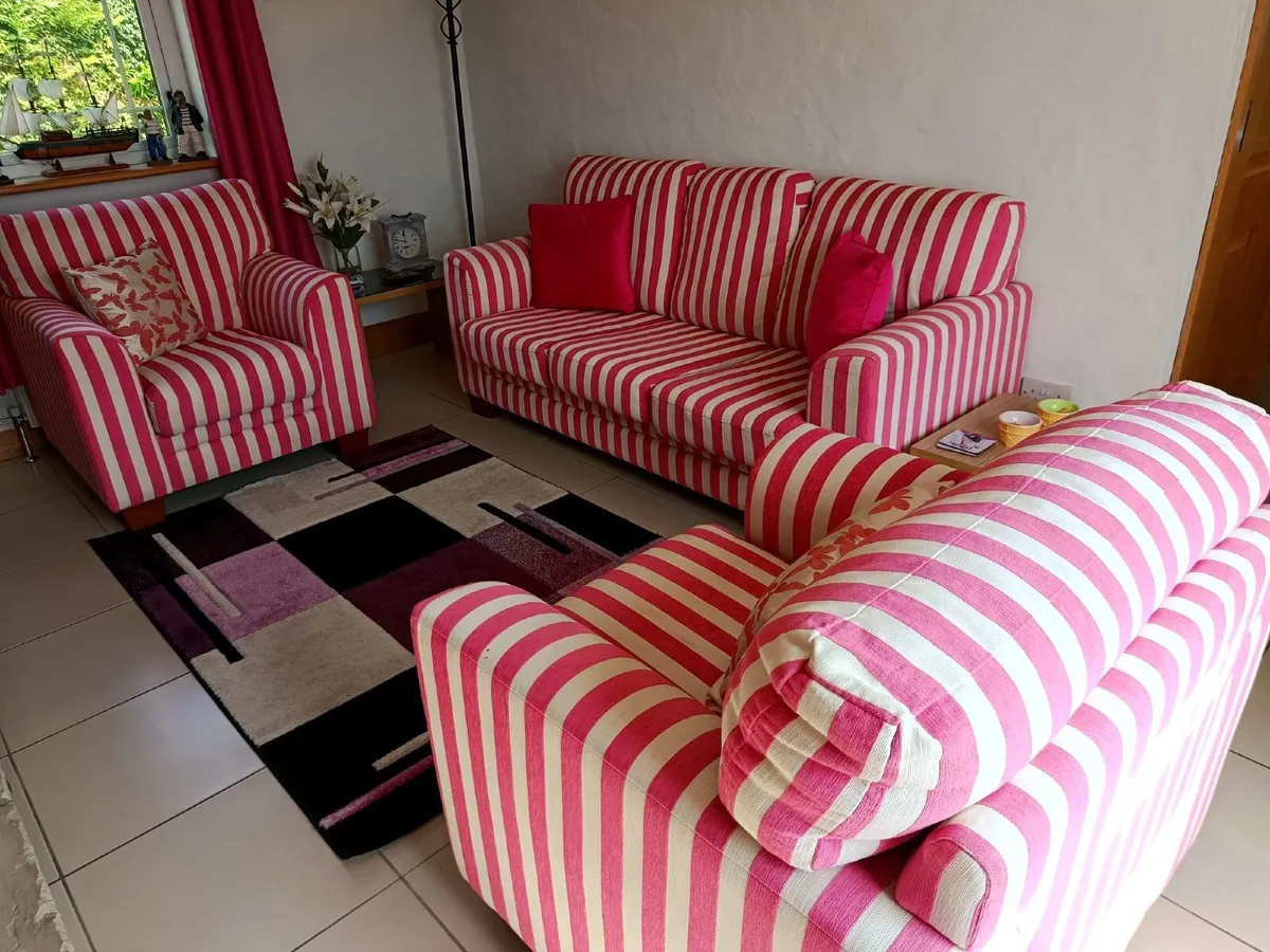 3-Seater Sofa, 2 Armchairs and Rug - Image 4
