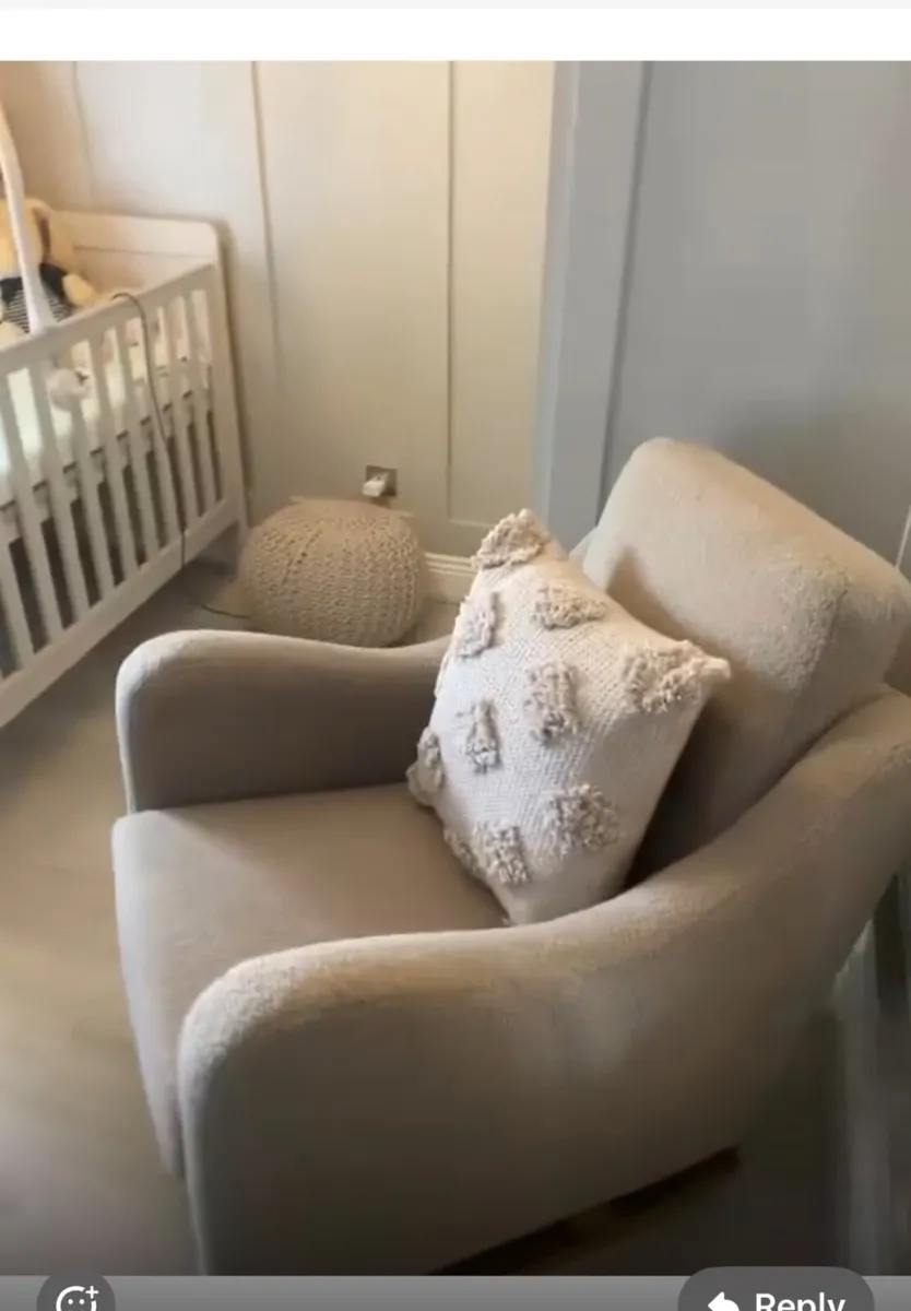 Nursery chair/rocking chair - Image 1