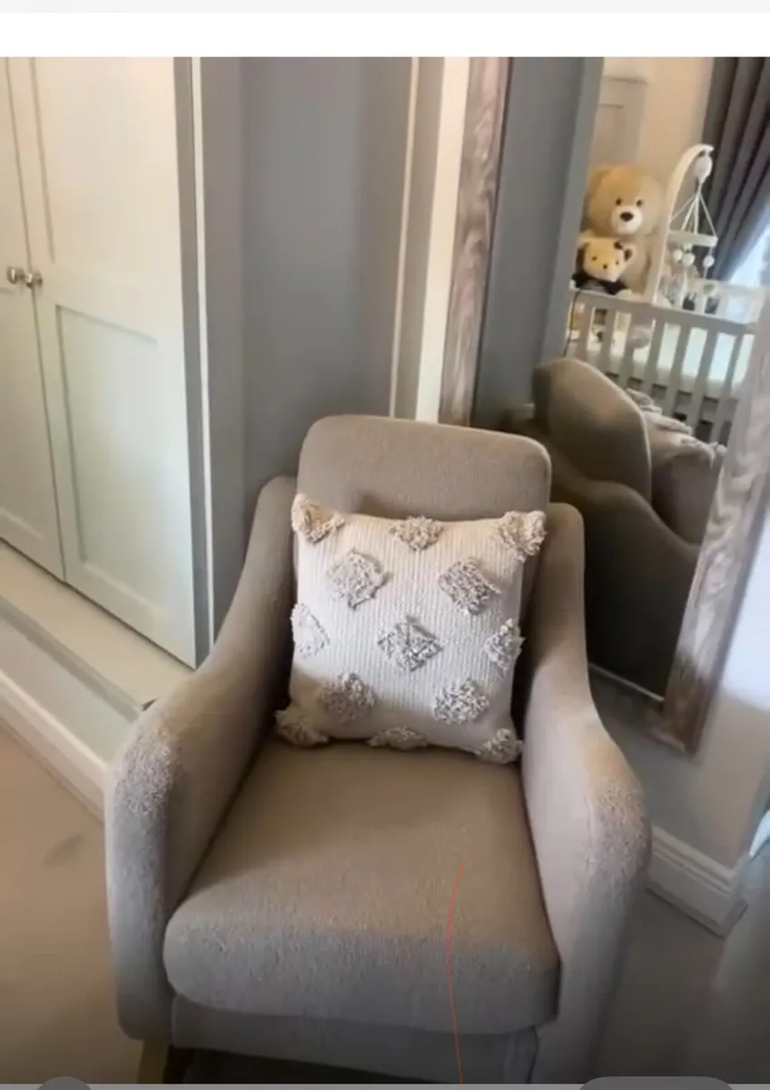 Nursery chair/rocking chair - Image 2