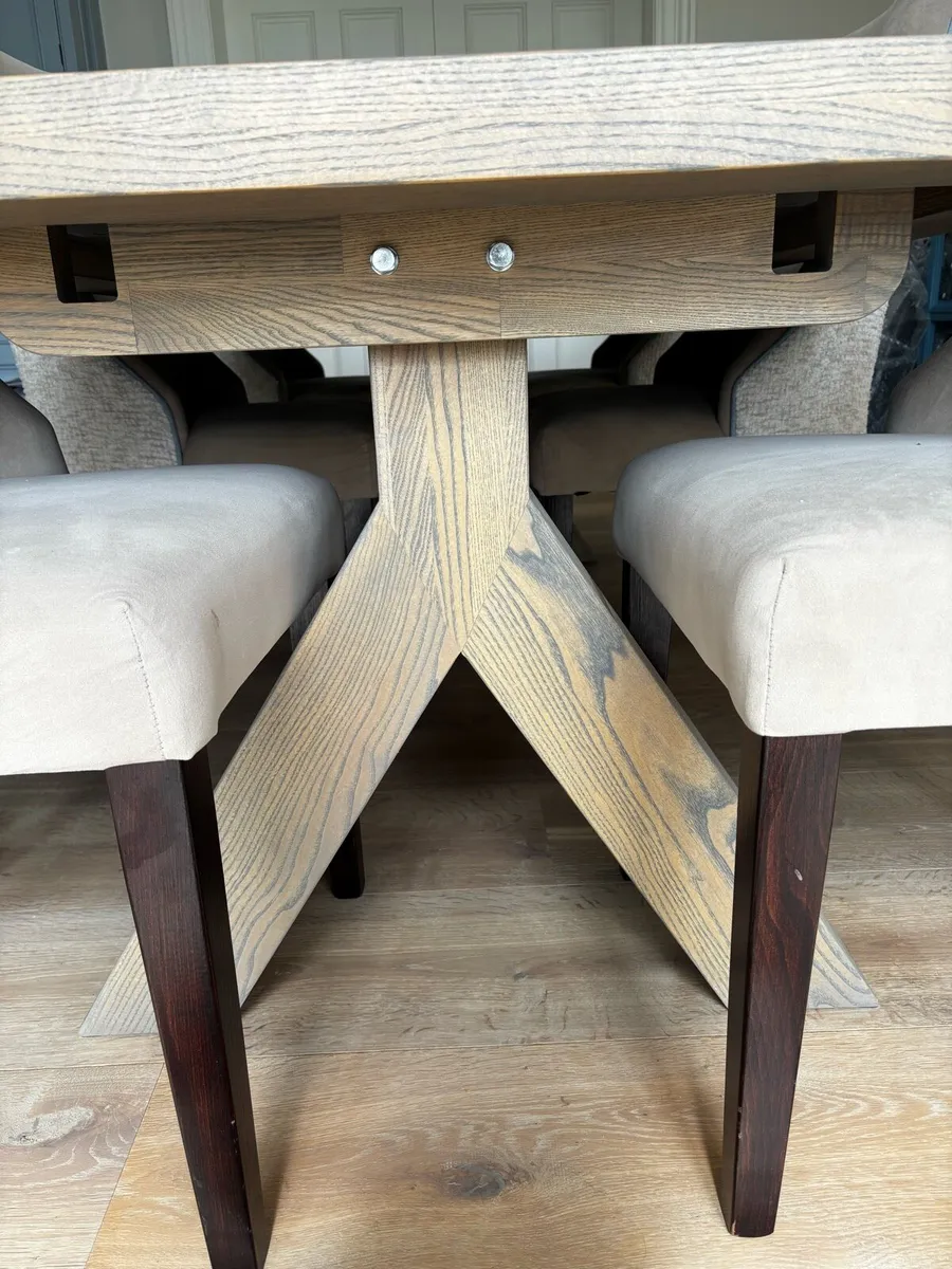 Dining table - Image 2