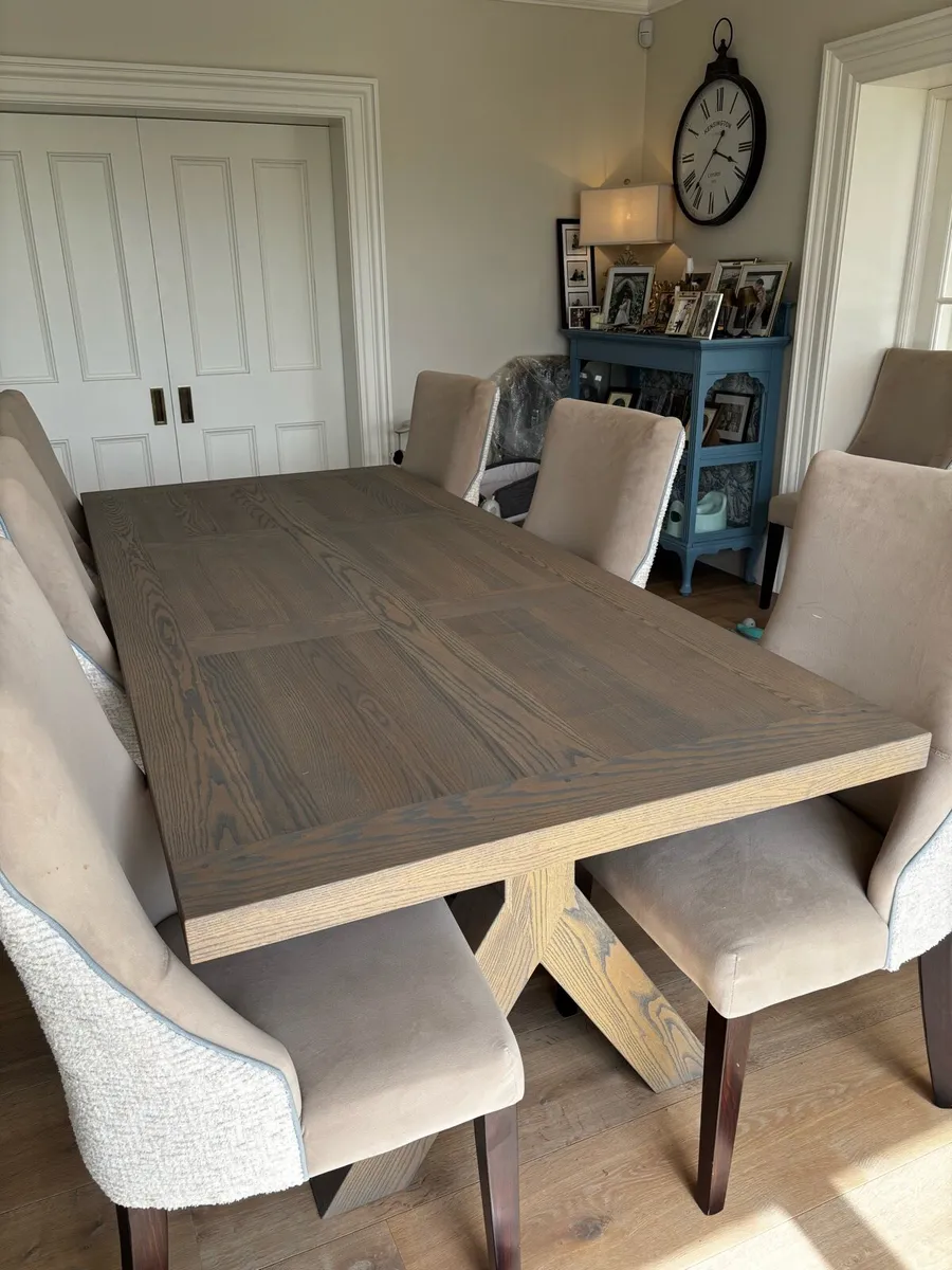 Dining table - Image 1