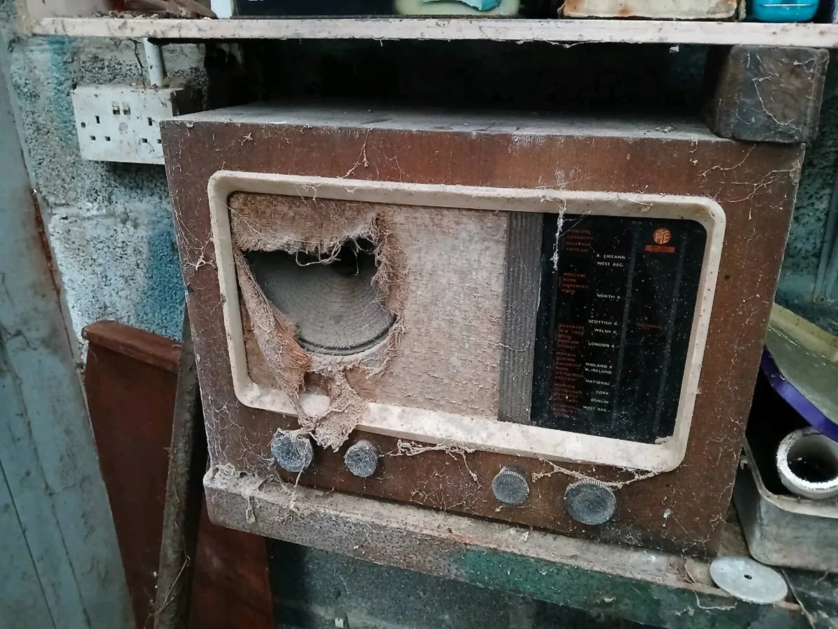 Old antique PYE radio - Image 1