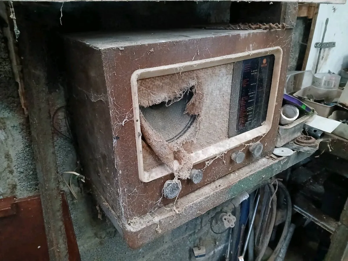 Old antique PYE radio - Image 2