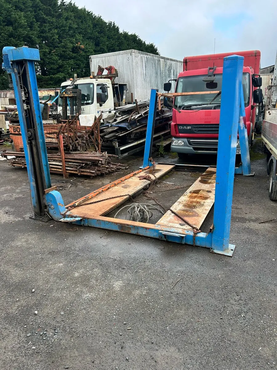 4 post lift - Image 1
