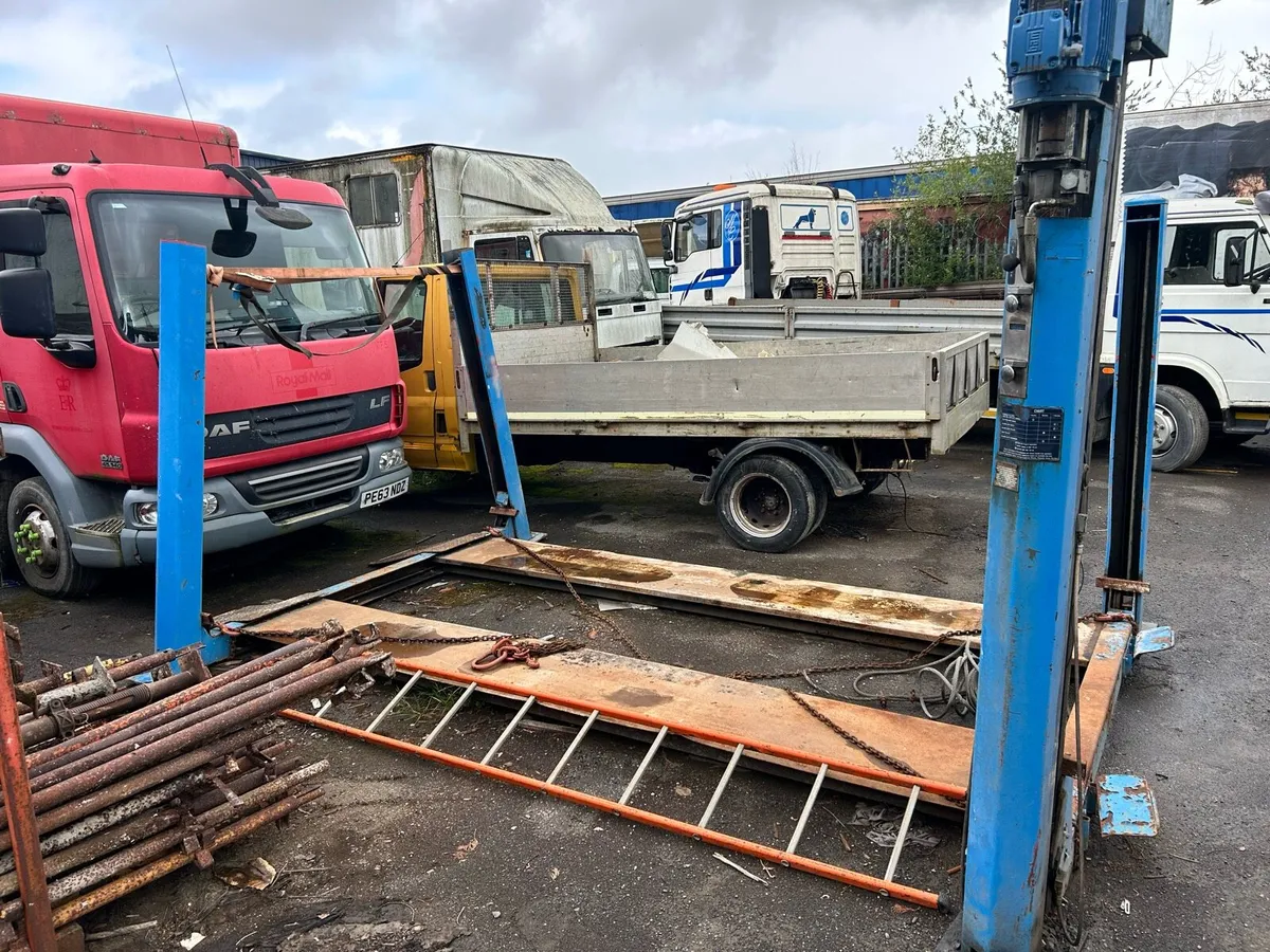 4 post lift - Image 2