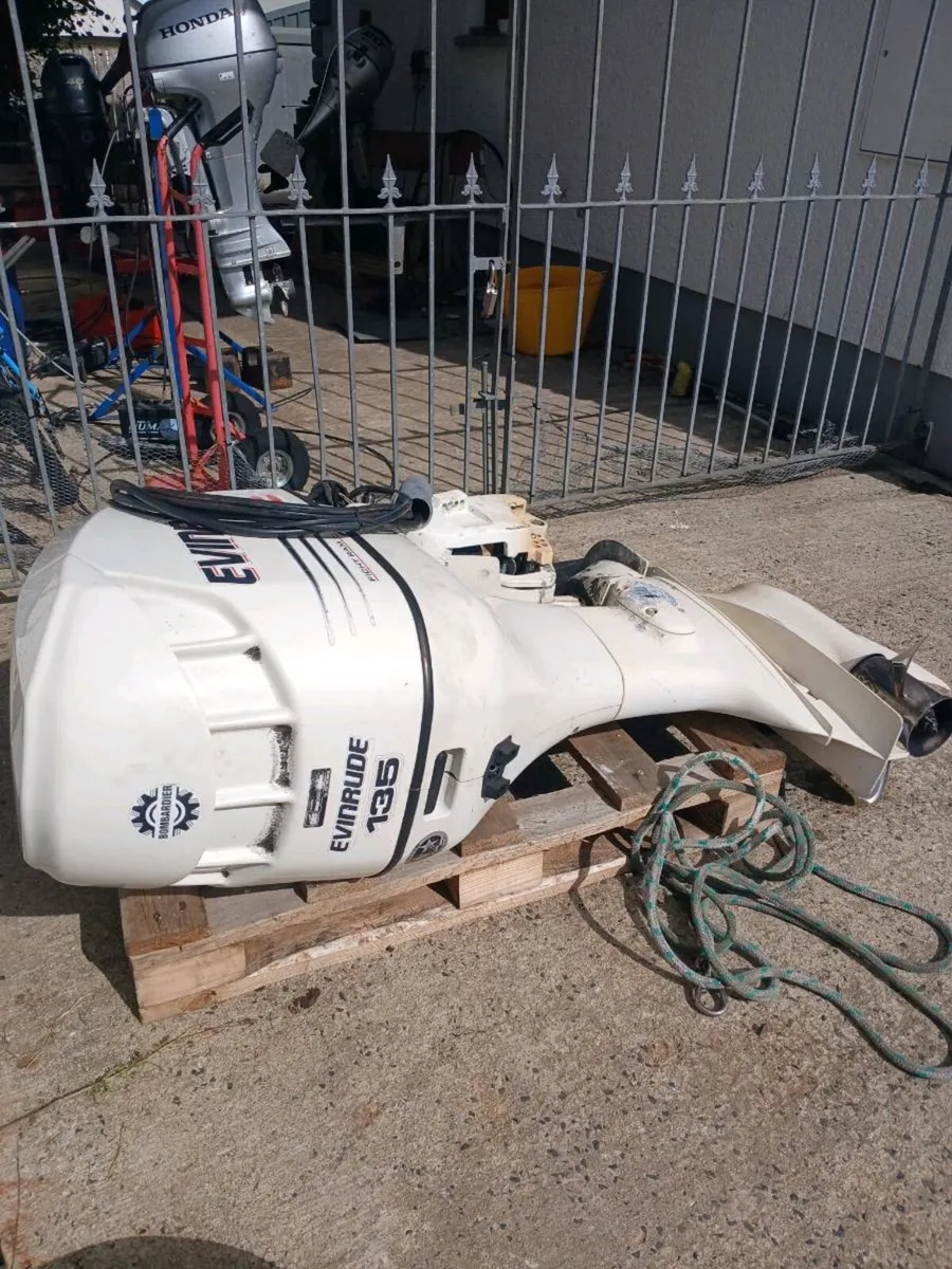 135hp Evenrude outboard motor - Image 1