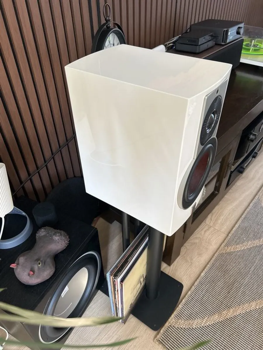 DALI Rubicon 2 (White) + Stands - Image 3