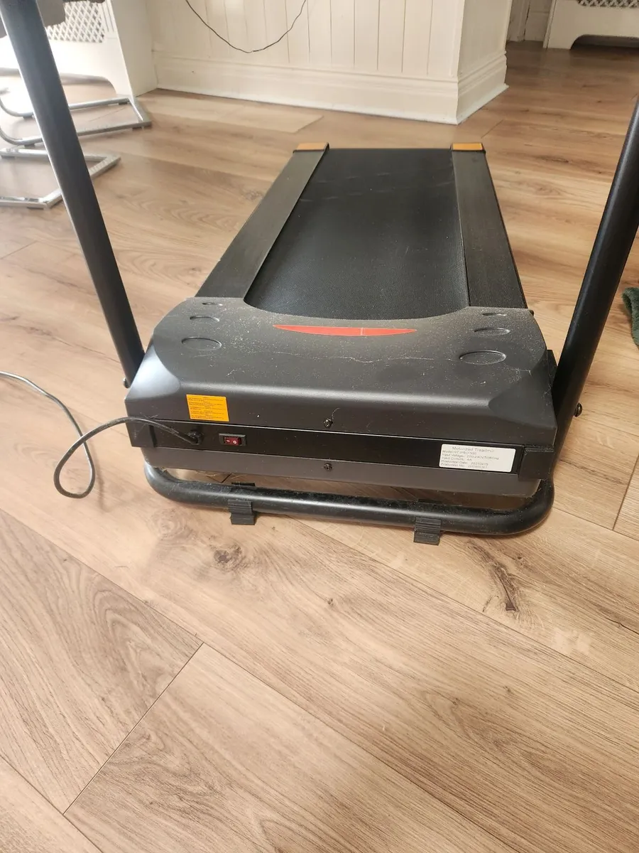 Motorised treadmill - Image 3