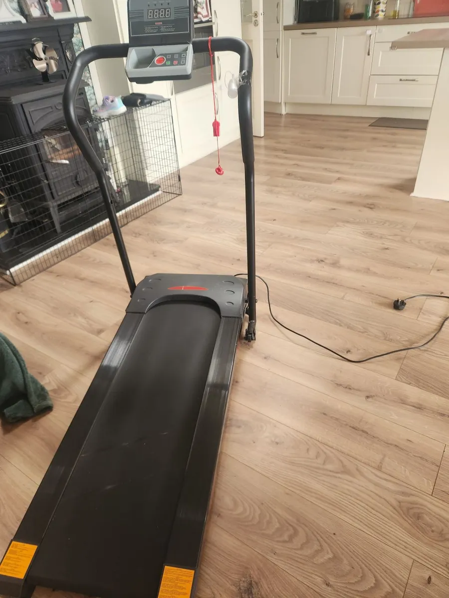 Motorised treadmill - Image 4