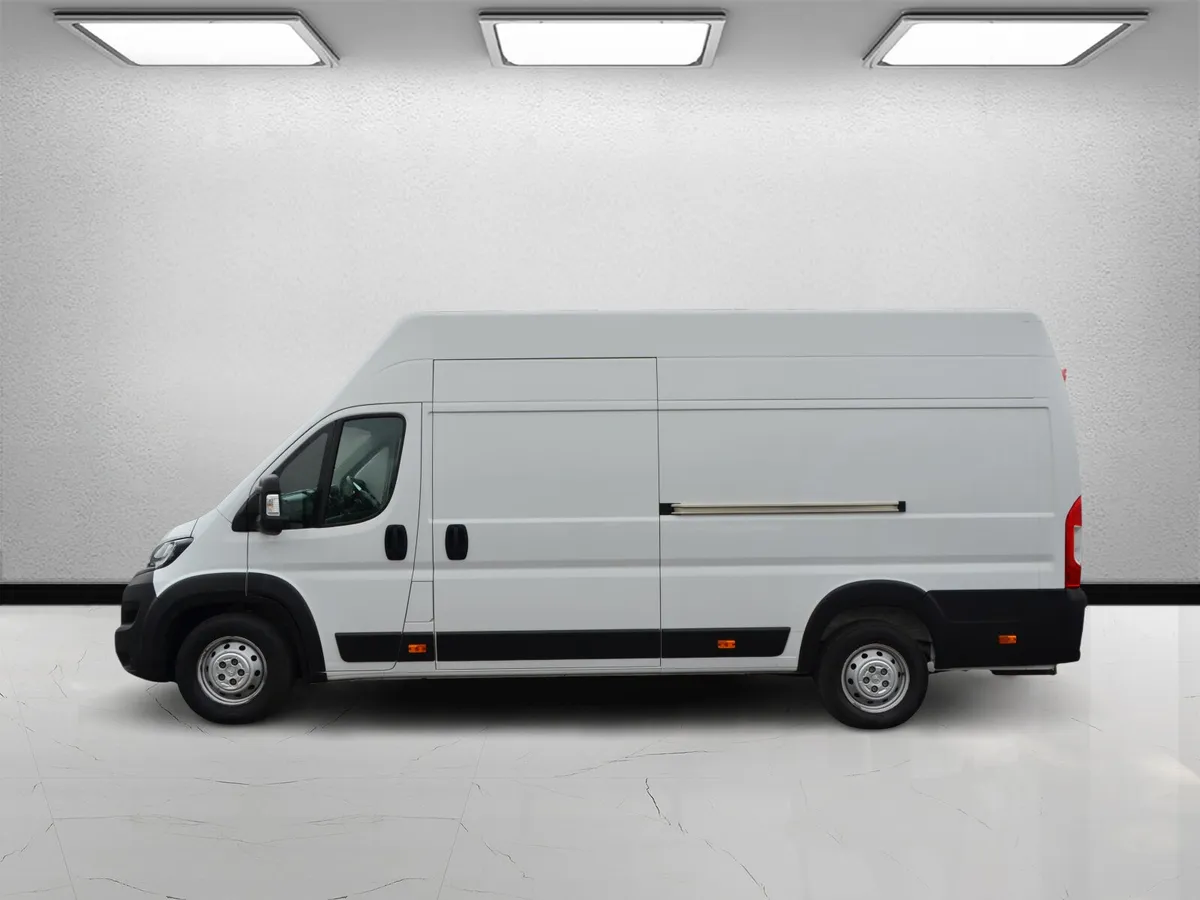 Peugeot Boxer L4 H3 tiny kms - Image 4
