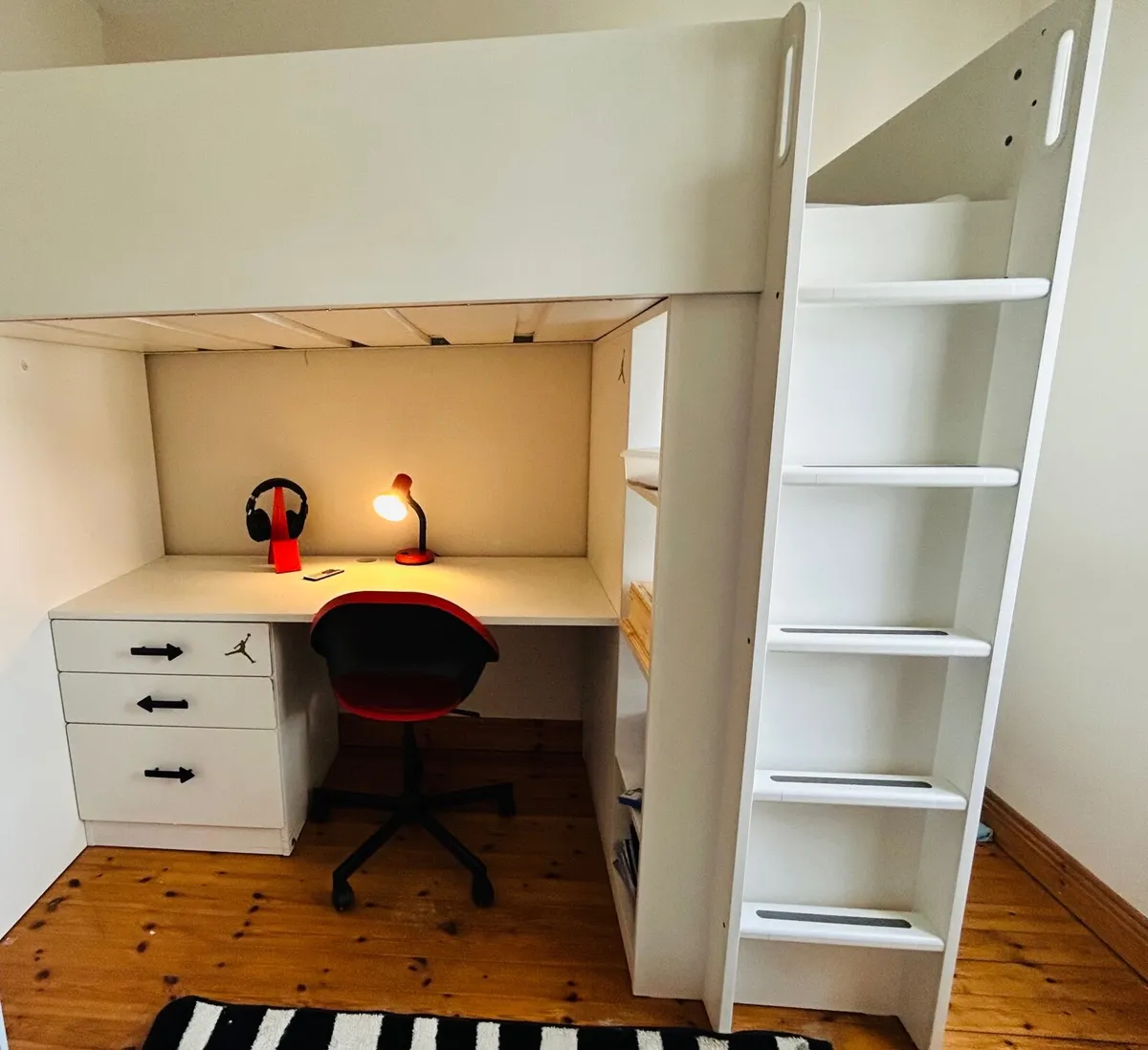 Loft bed/bunk bed - Image 1