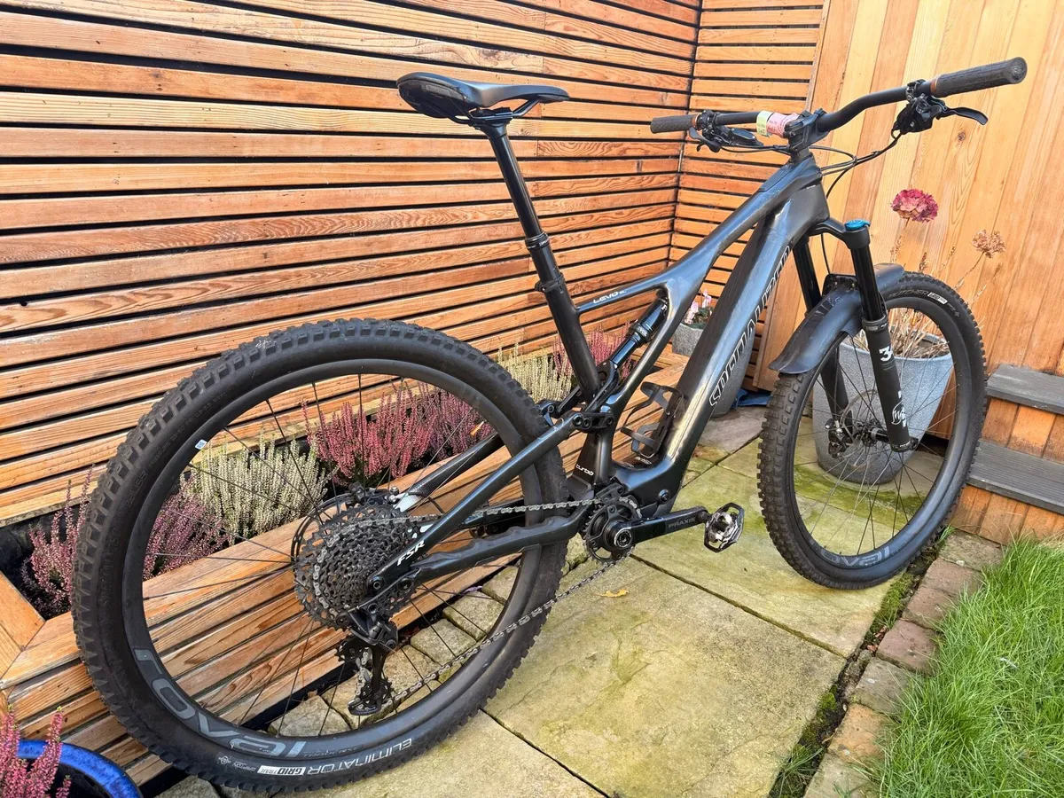 Specialized Turbo Levo SL Expert Carbon 29er (L) - Image 1