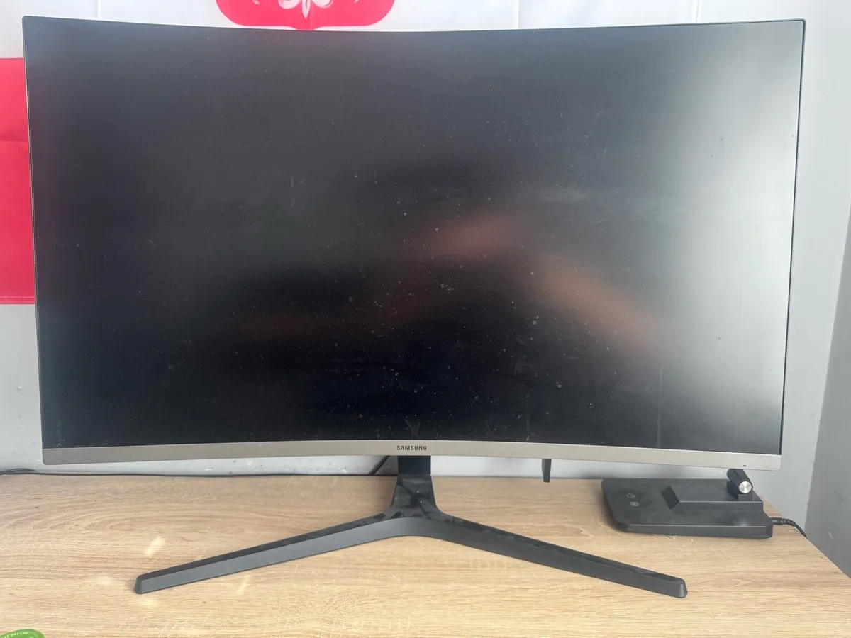 Samsung Curved Monitor 32” - Image 2
