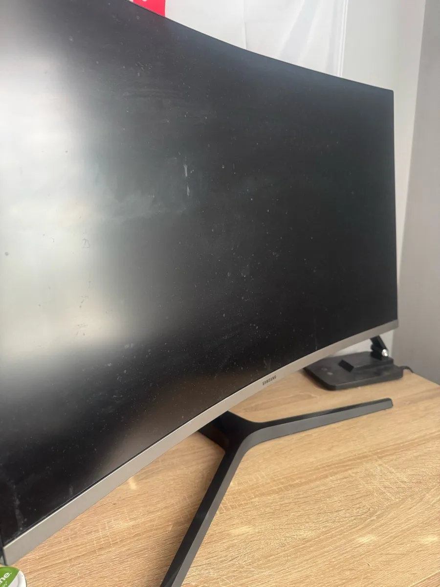 Samsung Curved Monitor 32” - Image 4