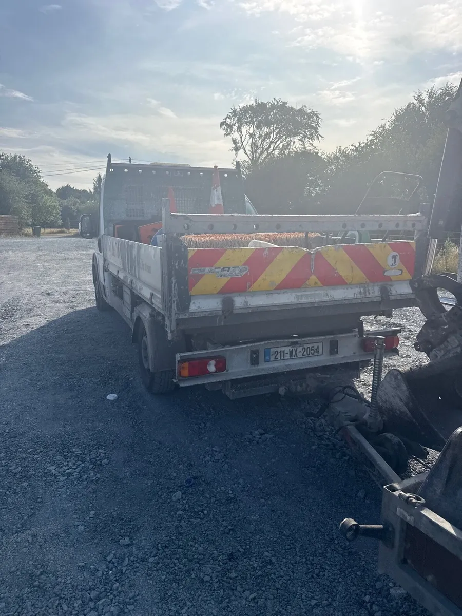 21 3 way tipper - Image 1