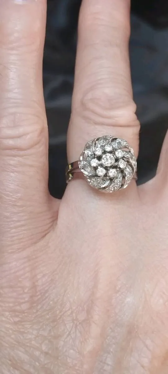 18ct white gold natural diamond cluster ring - Image 1
