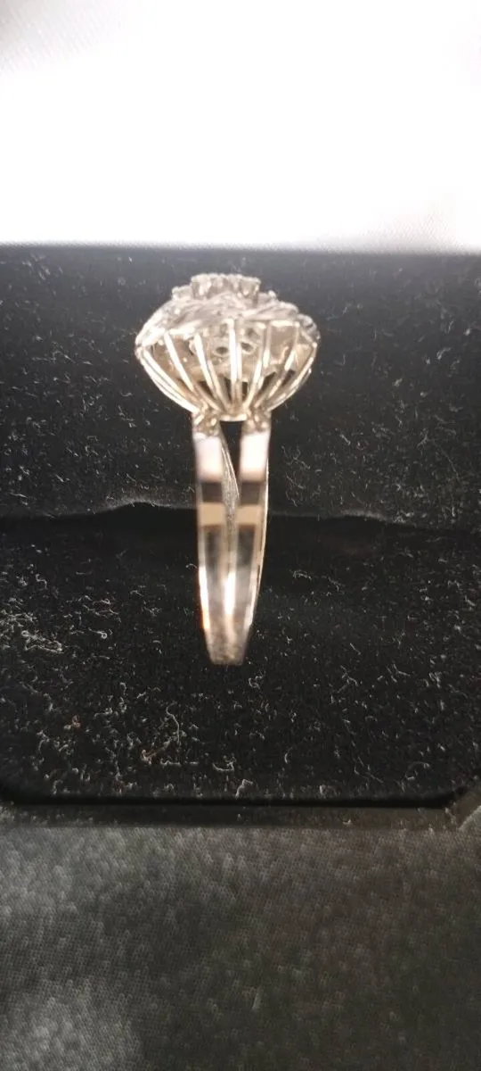 18ct white gold natural diamond cluster ring - Image 4