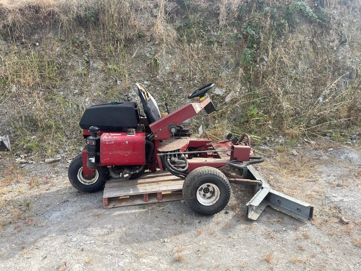 Toro yard scraper - Image 1