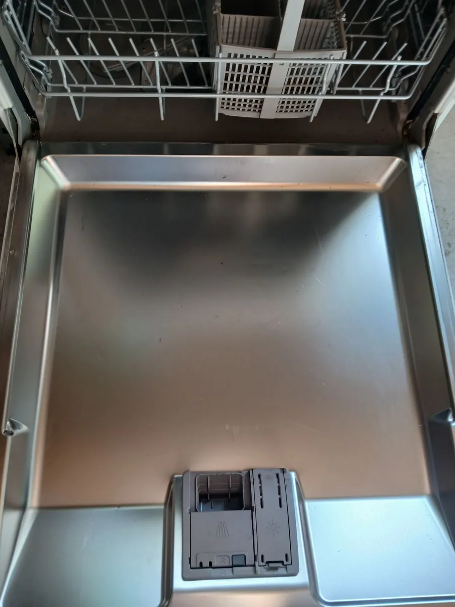 Dishwasher - Image 1